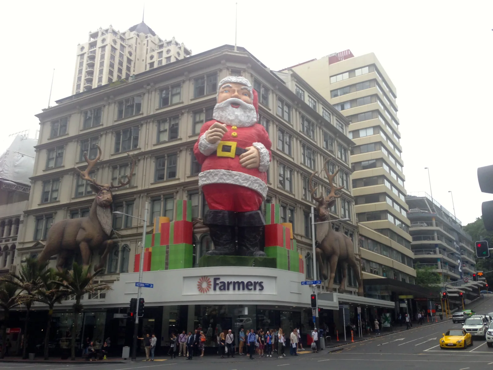 Auckland's 'Iconic' Santa — photo 2